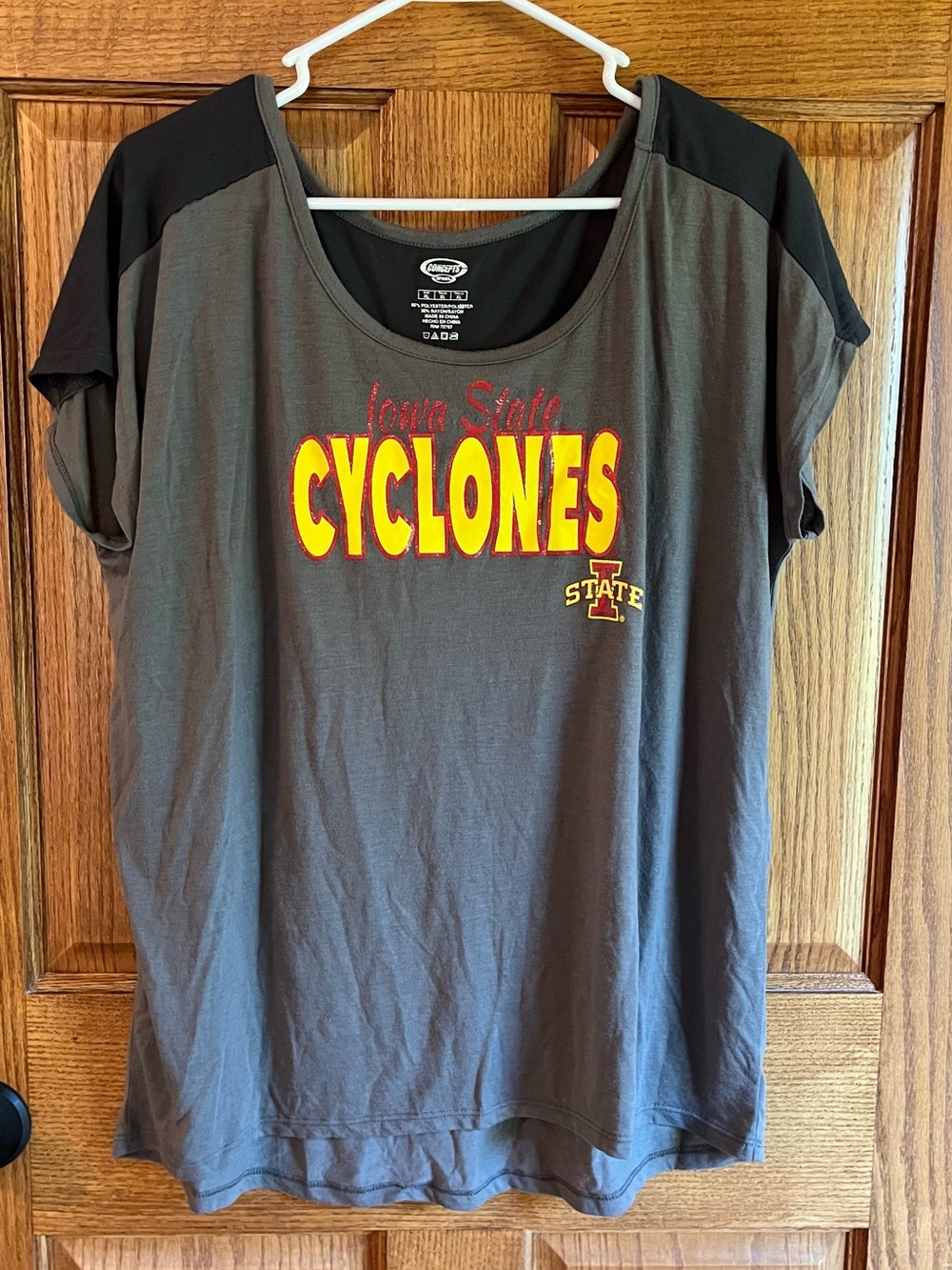 Iowa State Cyclones Gray Scoop Neck Fan Tee Red Accent Sparkles. XL Womens
